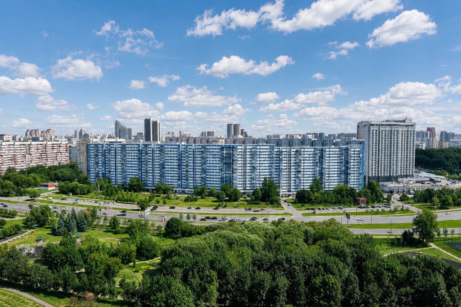 Панорама юго-запада Москвы из окна верхнего этажа